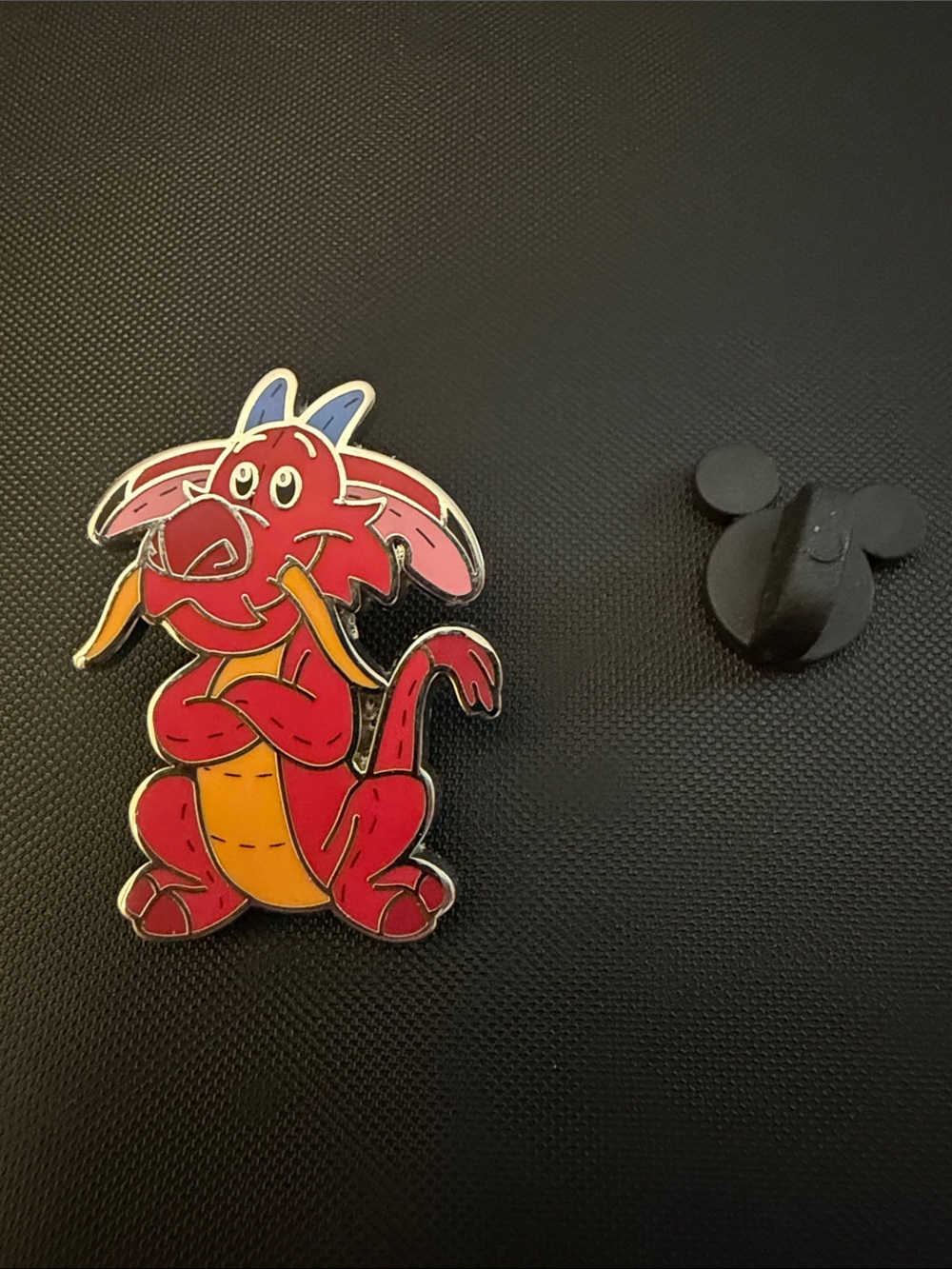Disney mulan mushu pin